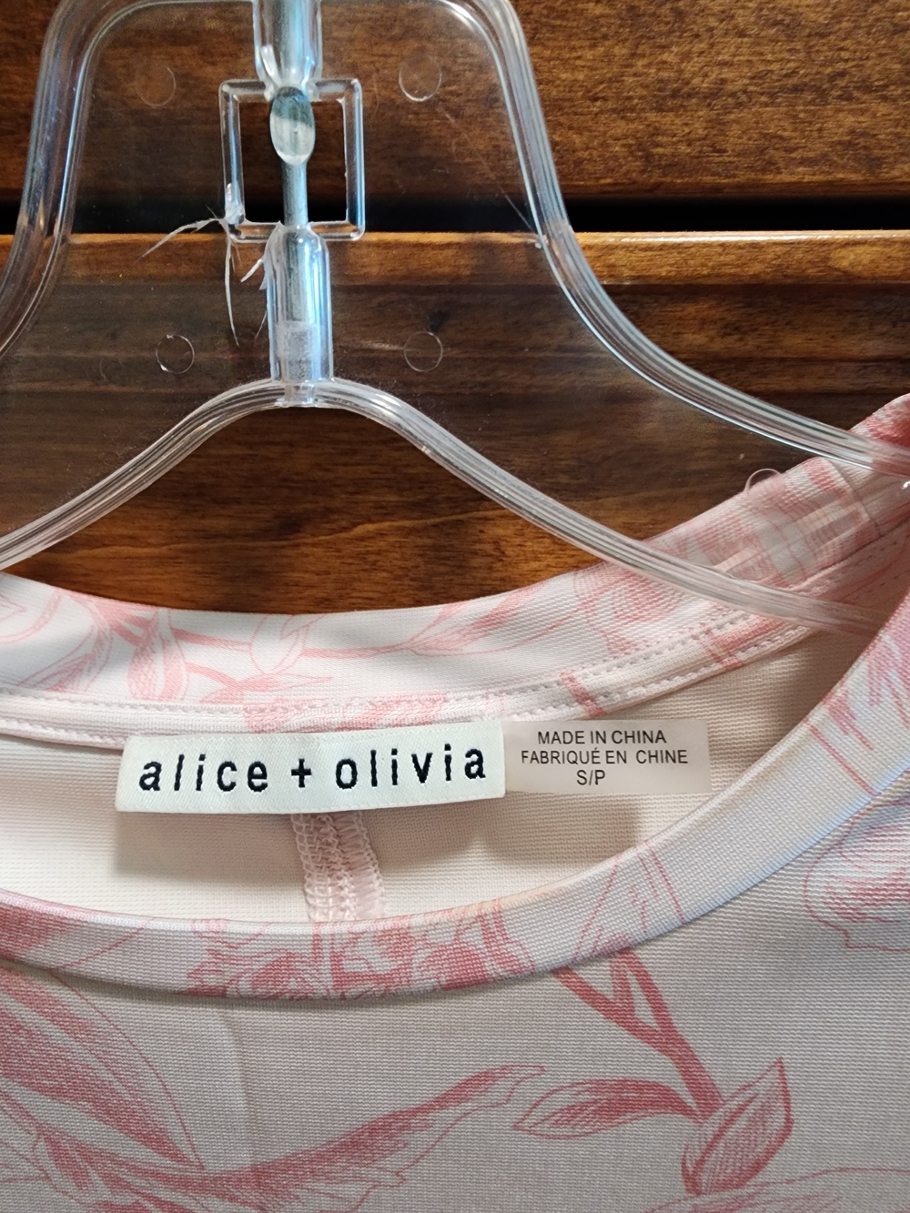 Alice + Olivia White and Light Pink Floral Crewneck Crop Top - Picture 3 of 6